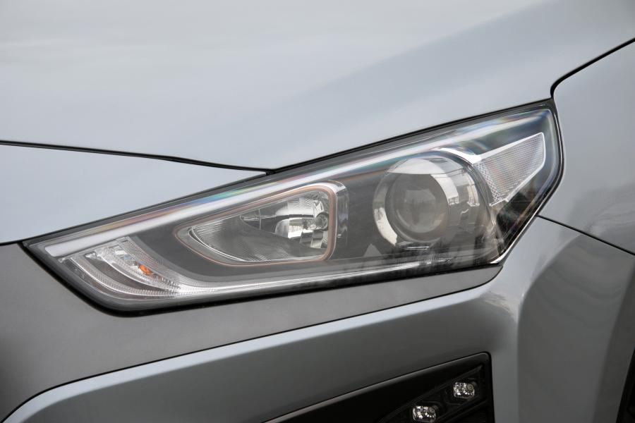 Детали экстерьера Hyundai IONIQ electric 2016 года  (WW) (фото 33 из 41)